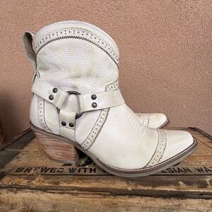 Dingo Gummy Bear Women’s Ankle Boot